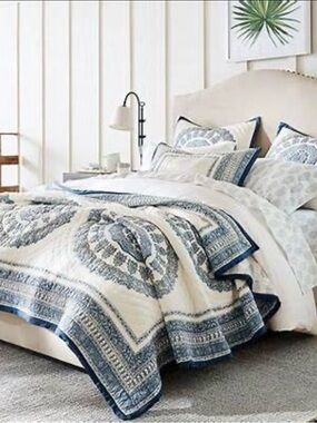 Pottery Barn Kayta Block Print Reversible Quilt & 2 Shams King/Cal King